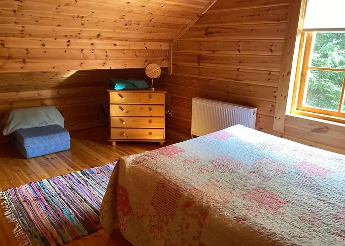 Riverside Log Балликоннелл